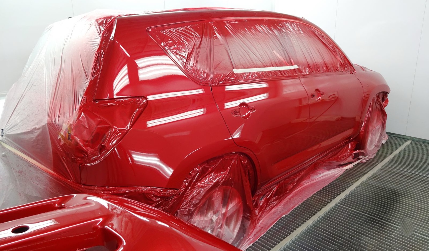 Полная покраска автомобиля – как вернуть машине блеск?